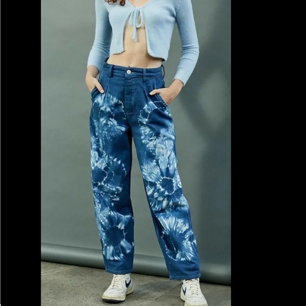 BDG tie dye barrel jeans 💙 Size 26.